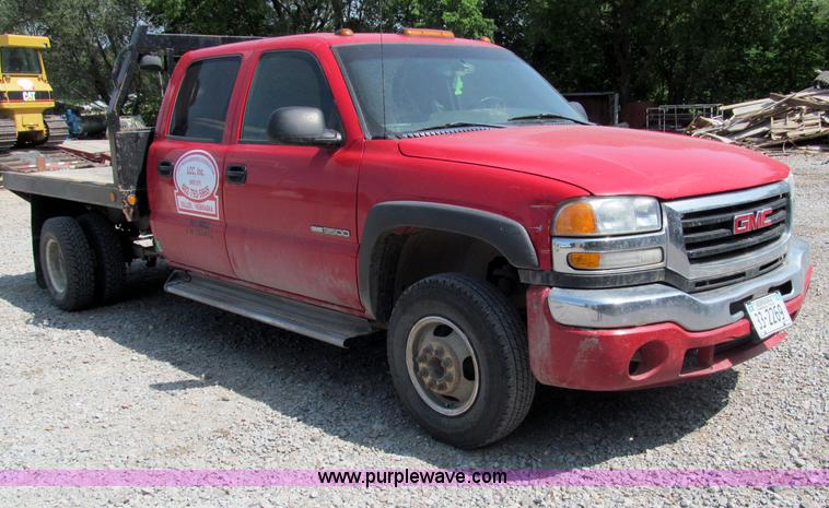 image for item B5145 2004 GMC 3500 SLE crew cab flatbed pickup truck
