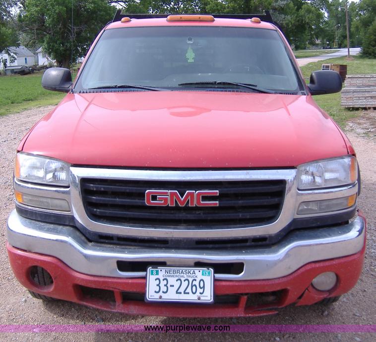 image for item B5145 2004 GMC 3500 SLE crew cab flatbed pickup truck