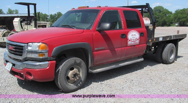 image for item B5145 2004 GMC 3500 SLE crew cab flatbed pickup truck