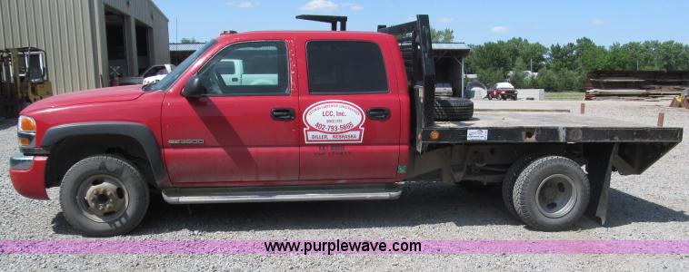 image for item B5145 2004 GMC 3500 SLE crew cab flatbed pickup truck