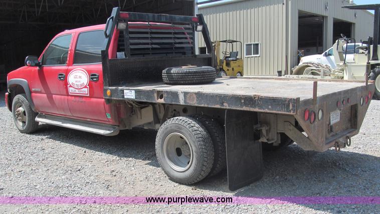 image for item B5145 2004 GMC 3500 SLE crew cab flatbed pickup truck