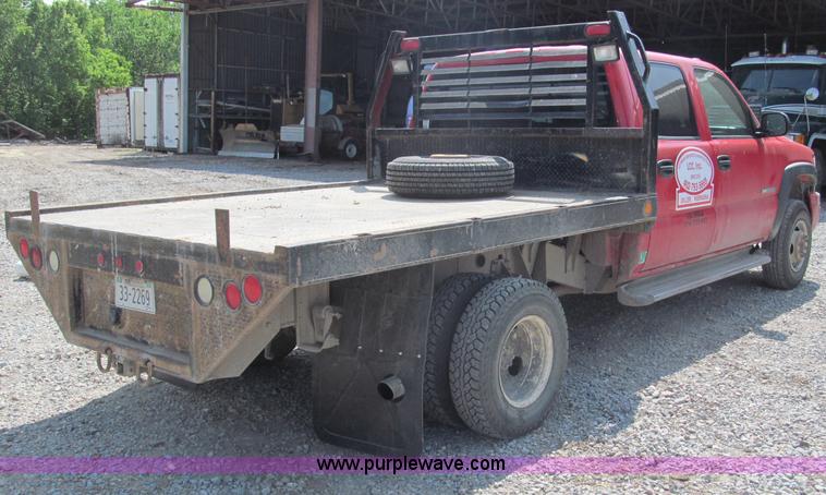 image for item B5145 2004 GMC 3500 SLE crew cab flatbed pickup truck