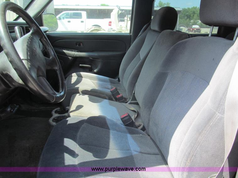 image for item B5145 2004 GMC 3500 SLE crew cab flatbed pickup truck