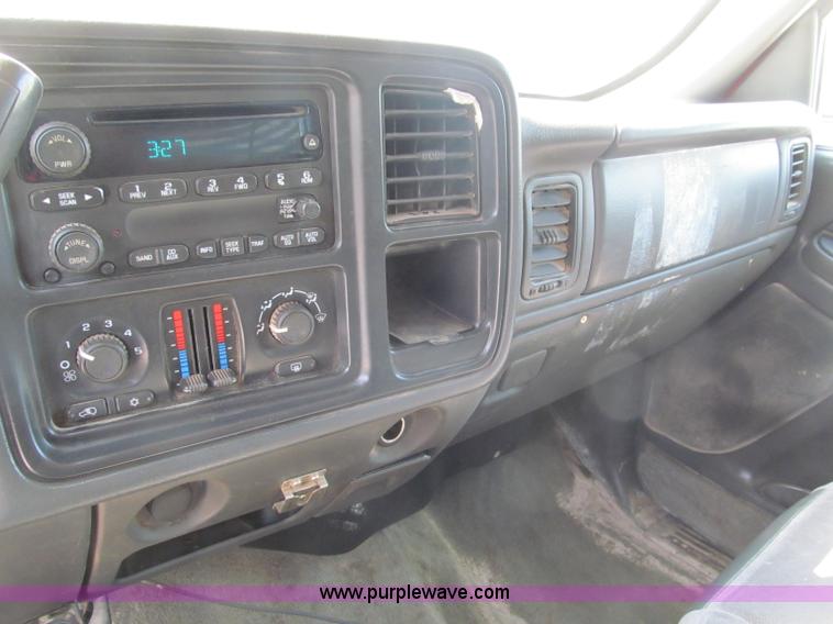 image for item B5145 2004 GMC 3500 SLE crew cab flatbed pickup truck