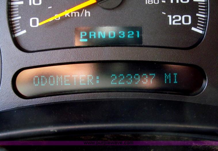 image for item B5145 2004 GMC 3500 SLE crew cab flatbed pickup truck