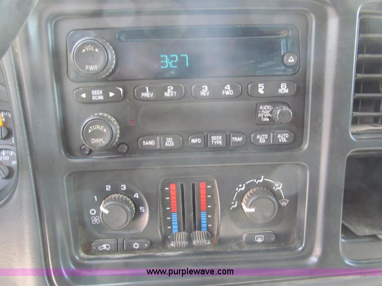 image for item B5145 2004 GMC 3500 SLE crew cab flatbed pickup truck