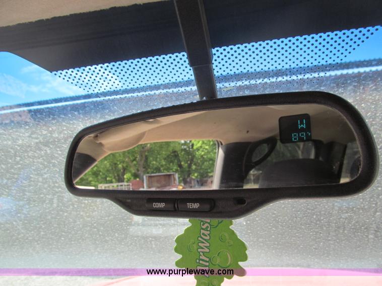 image for item B5145 2004 GMC 3500 SLE crew cab flatbed pickup truck