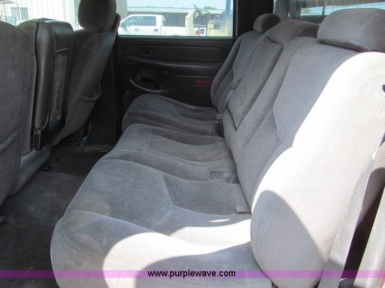 image for item B5145 2004 GMC 3500 SLE crew cab flatbed pickup truck