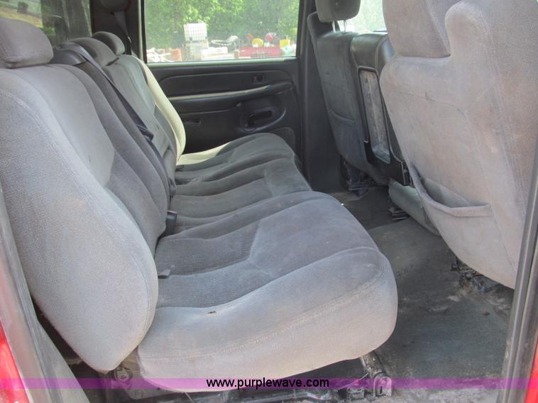 image for item B5145 2004 GMC 3500 SLE crew cab flatbed pickup truck