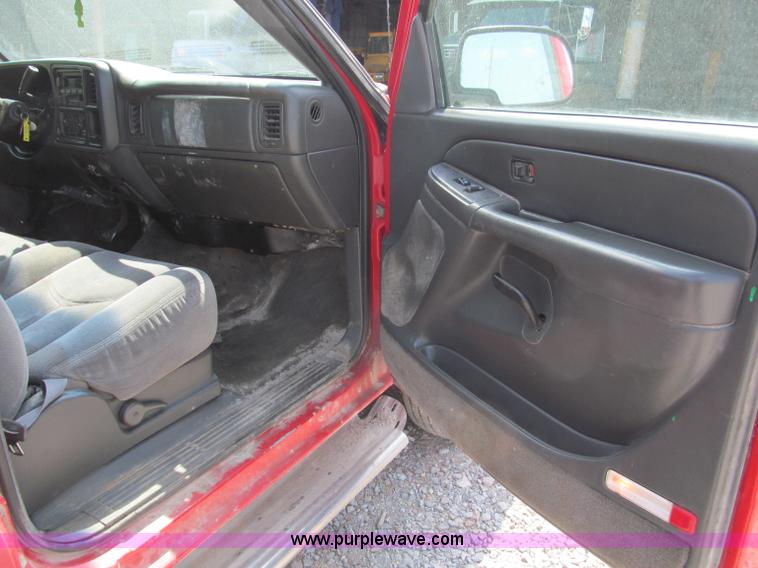 image for item B5145 2004 GMC 3500 SLE crew cab flatbed pickup truck