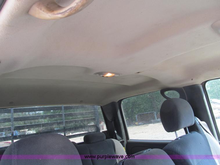 image for item B5145 2004 GMC 3500 SLE crew cab flatbed pickup truck