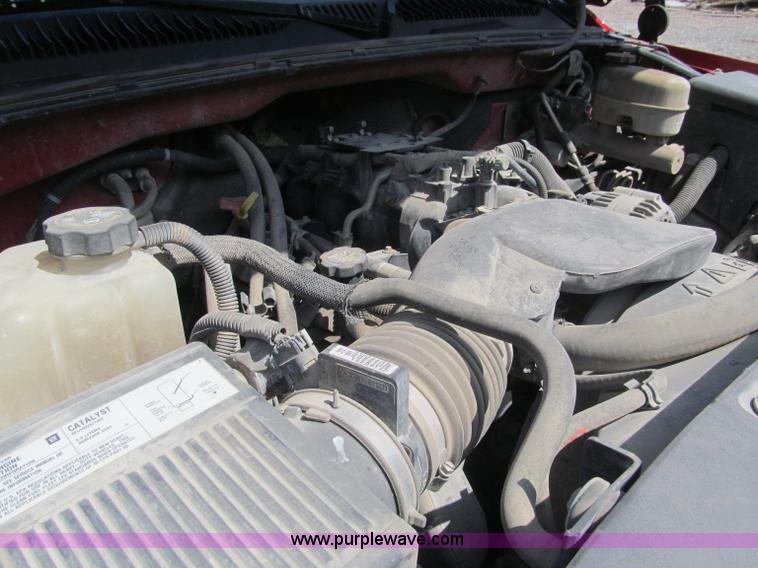 image for item B5145 2004 GMC 3500 SLE crew cab flatbed pickup truck