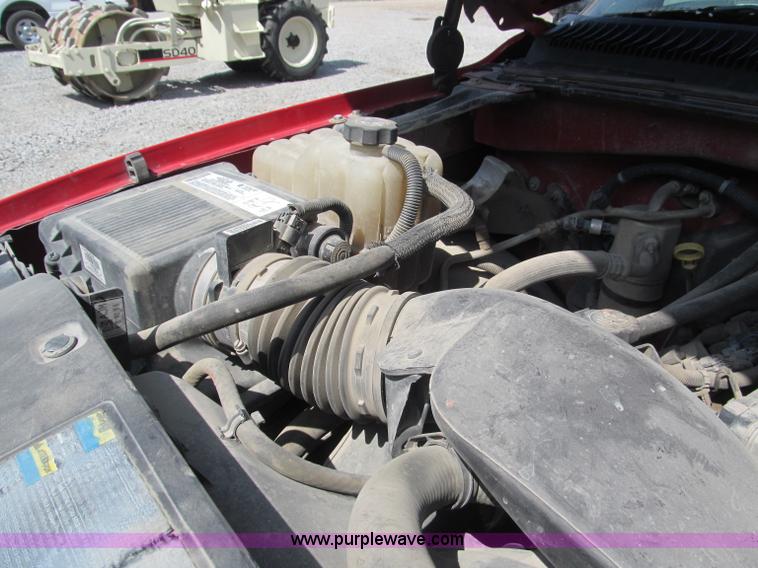 image for item B5145 2004 GMC 3500 SLE crew cab flatbed pickup truck