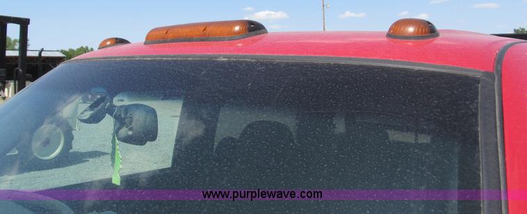 image for item B5145 2004 GMC 3500 SLE crew cab flatbed pickup truck