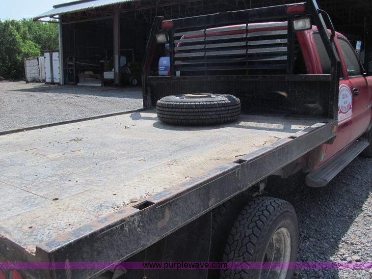 image for item B5145 2004 GMC 3500 SLE crew cab flatbed pickup truck