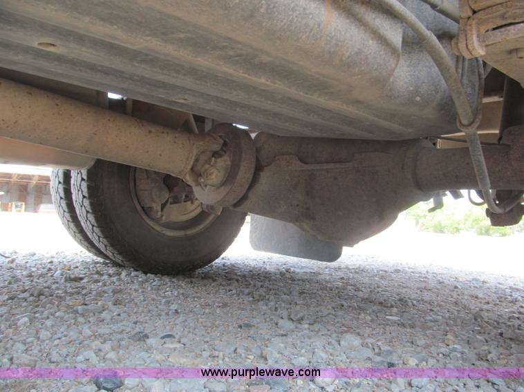 image for item B5145 2004 GMC 3500 SLE crew cab flatbed pickup truck