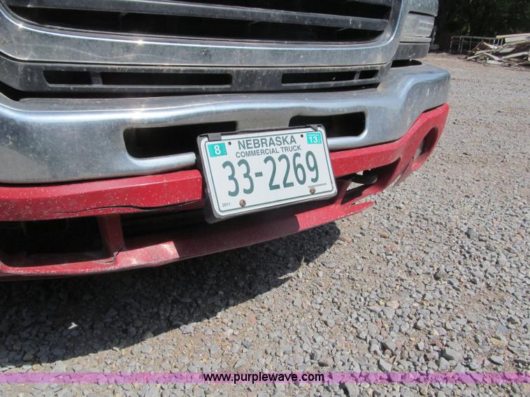 image for item B5145 2004 GMC 3500 SLE crew cab flatbed pickup truck