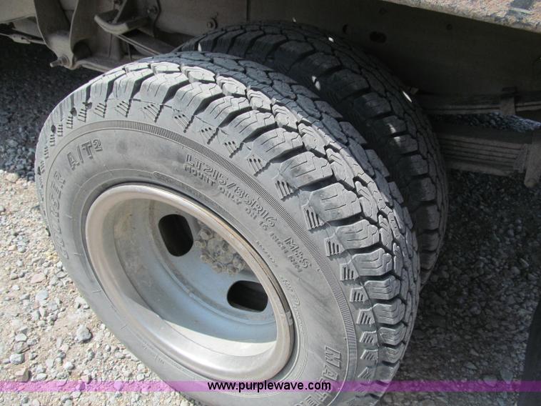 image for item B5145 2004 GMC 3500 SLE crew cab flatbed pickup truck