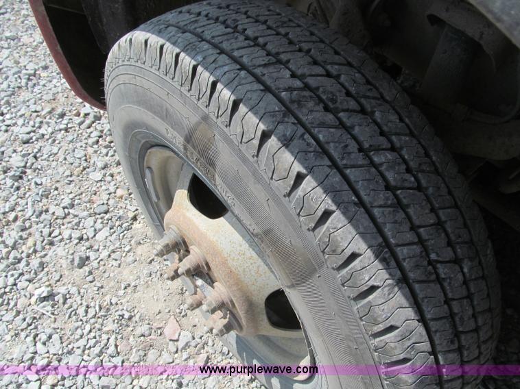 image for item B5145 2004 GMC 3500 SLE crew cab flatbed pickup truck