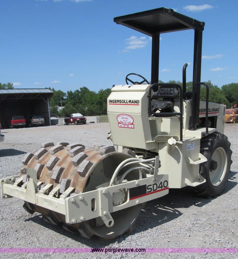 image for item B5146 1987 Ingersoll Rand SD40 pad foot roller