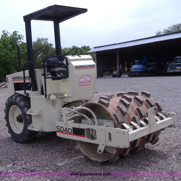 image for item B5146 1987 Ingersoll Rand SD40 pad foot roller