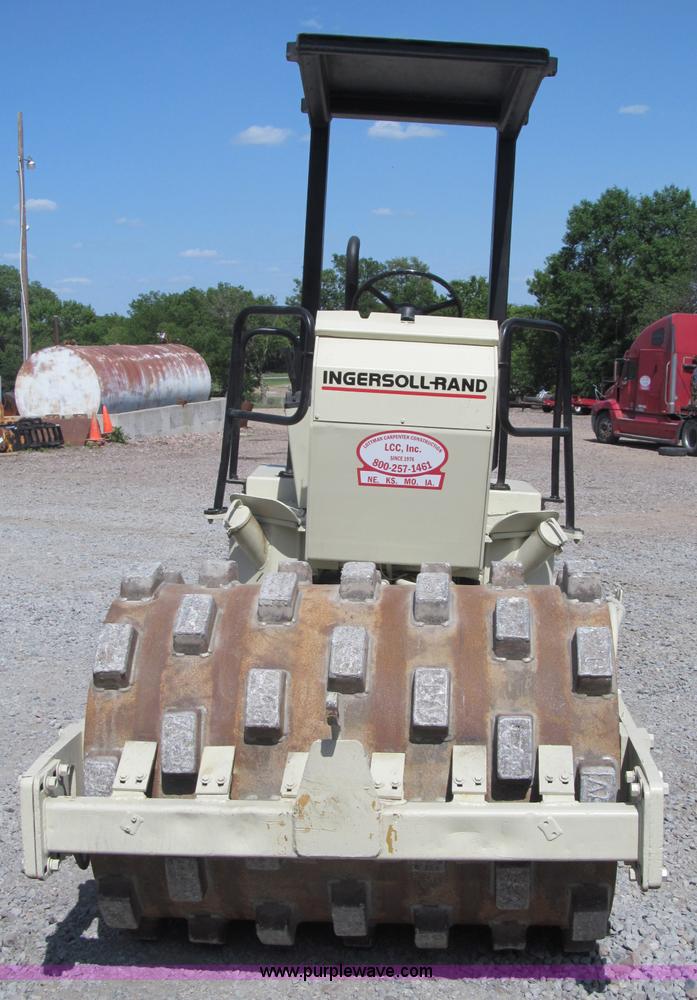 image for item B5146 1987 Ingersoll Rand SD40 pad foot roller