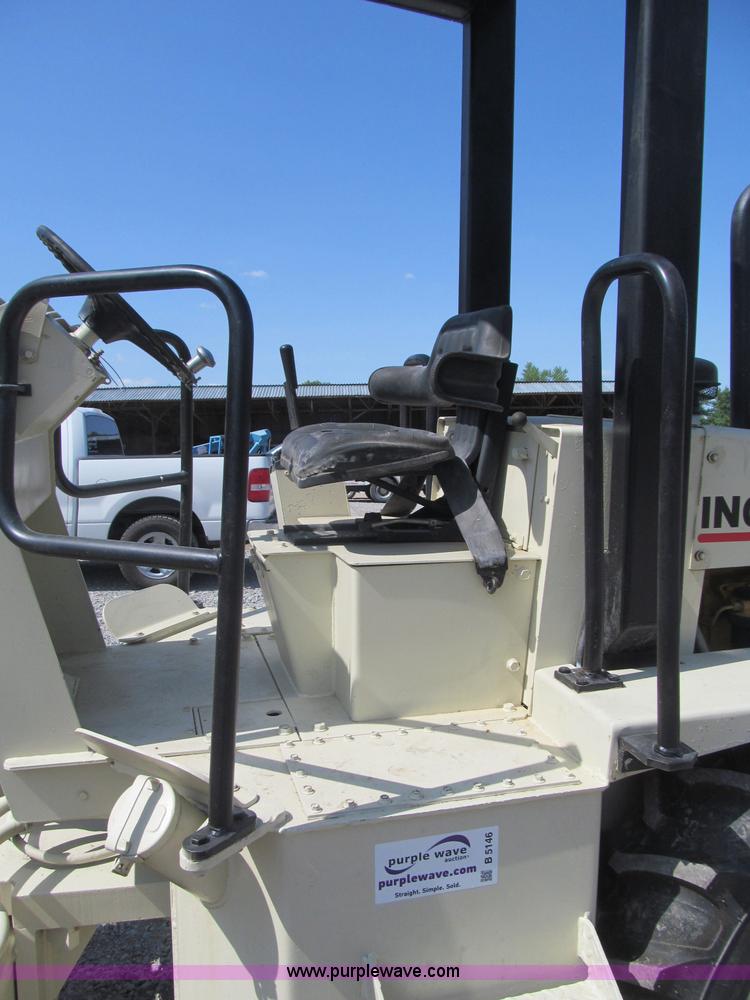 image for item B5146 1987 Ingersoll Rand SD40 pad foot roller