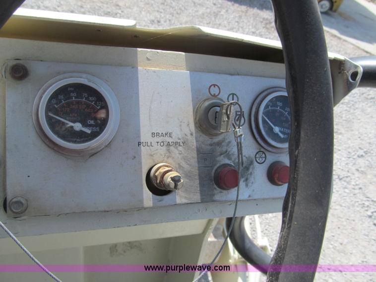 image for item B5146 1987 Ingersoll Rand SD40 pad foot roller