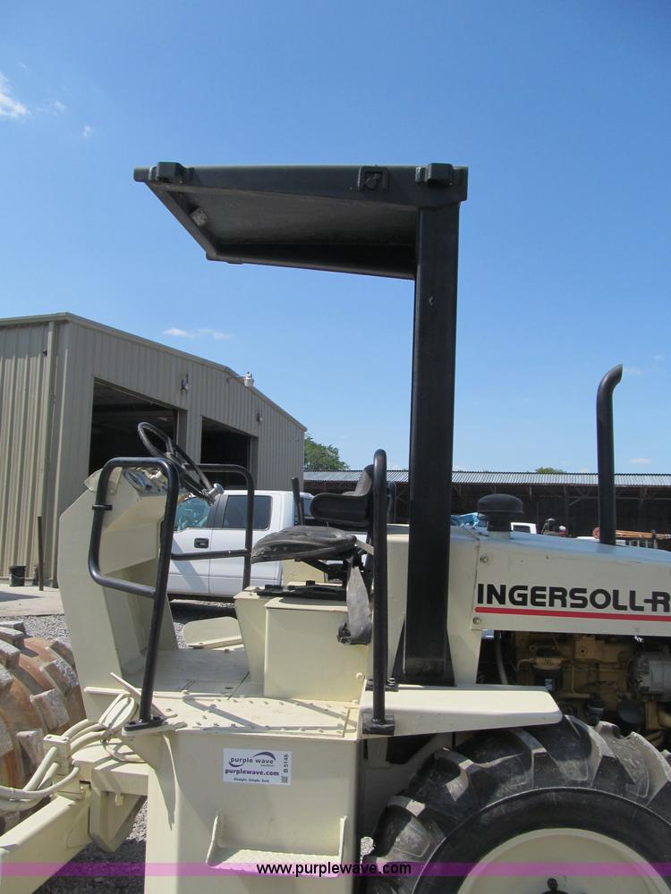 image for item B5146 1987 Ingersoll Rand SD40 pad foot roller