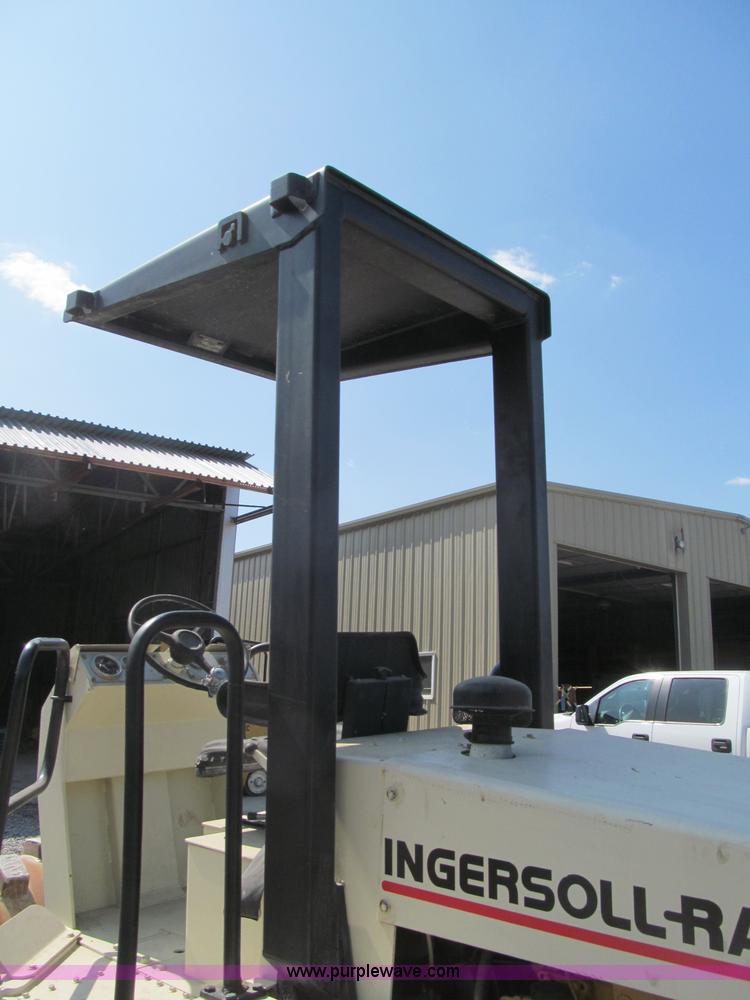 image for item B5146 1987 Ingersoll Rand SD40 pad foot roller