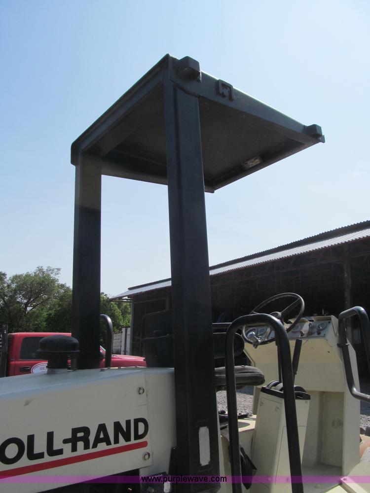 image for item B5146 1987 Ingersoll Rand SD40 pad foot roller