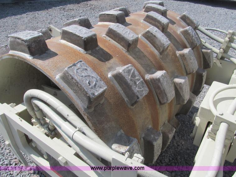 image for item B5146 1987 Ingersoll Rand SD40 pad foot roller