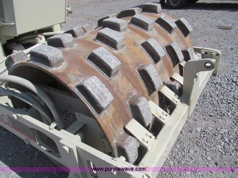 image for item B5146 1987 Ingersoll Rand SD40 pad foot roller
