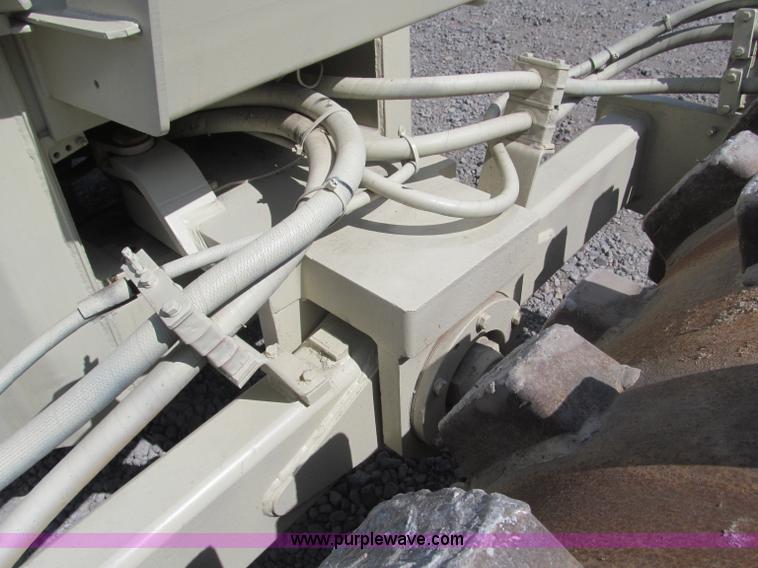 image for item B5146 1987 Ingersoll Rand SD40 pad foot roller