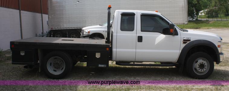 image for item B6537 2008 Ford F450 XLT flatbed pickup truck