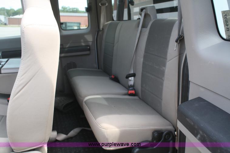 image for item B6537 2008 Ford F450 XLT flatbed pickup truck