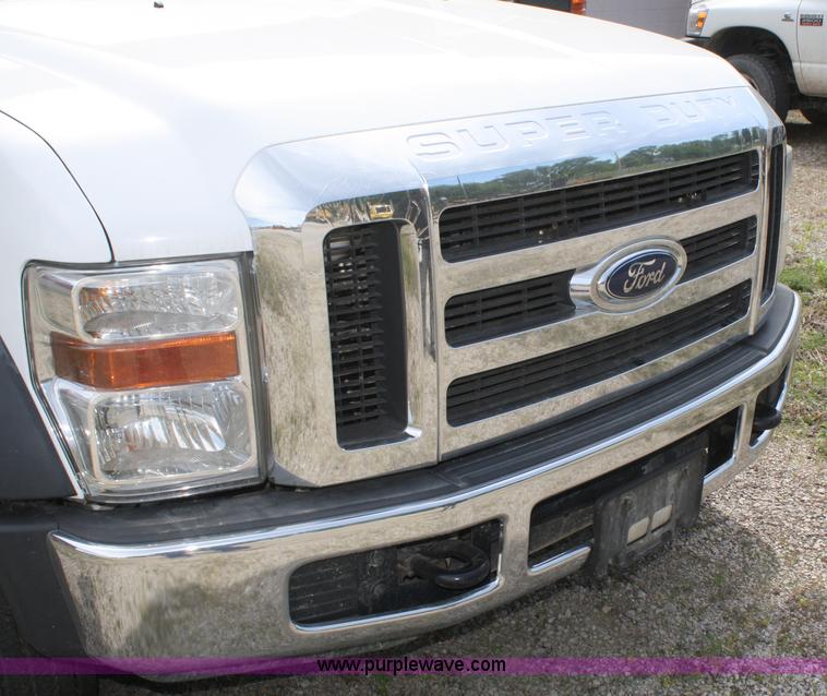 image for item B6537 2008 Ford F450 XLT flatbed pickup truck