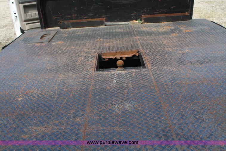 image for item B6537 2008 Ford F450 XLT flatbed pickup truck