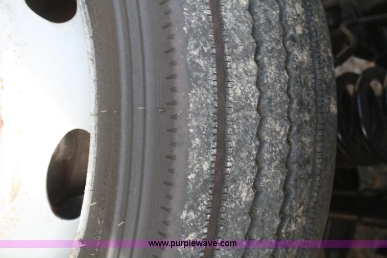 image for item B6537 2008 Ford F450 XLT flatbed pickup truck