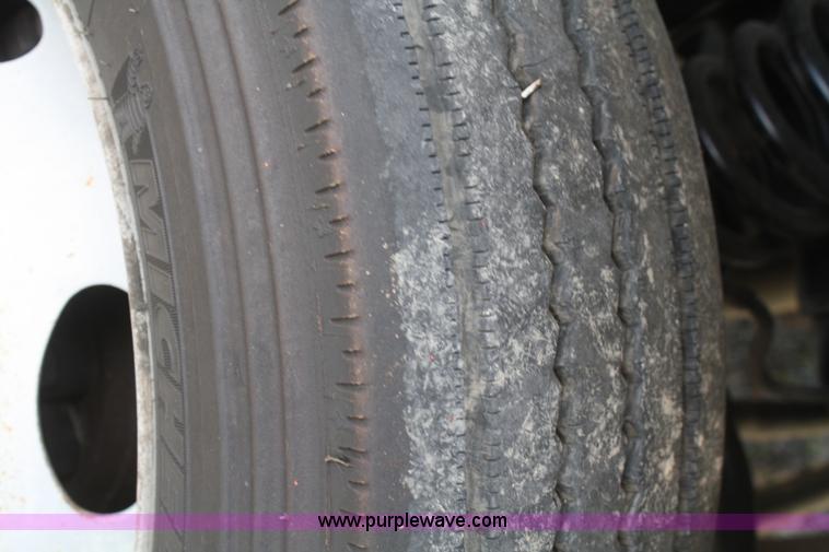 image for item B6537 2008 Ford F450 XLT flatbed pickup truck