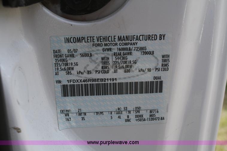 image for item B6537 2008 Ford F450 XLT flatbed pickup truck