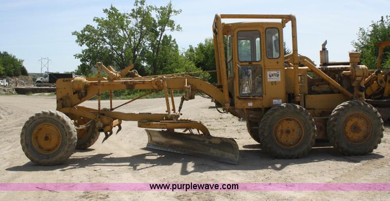 image for item B6595 1966 Caterpillar 12F motor grader