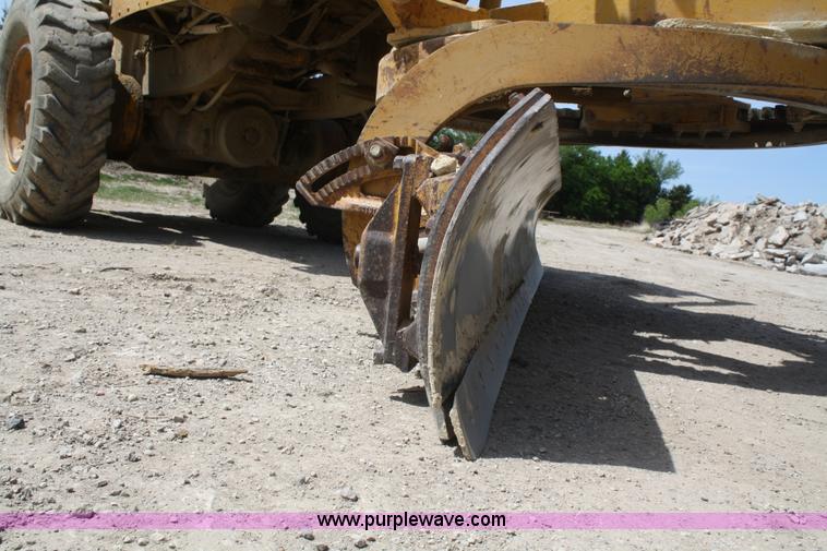 image for item B6595 1966 Caterpillar 12F motor grader