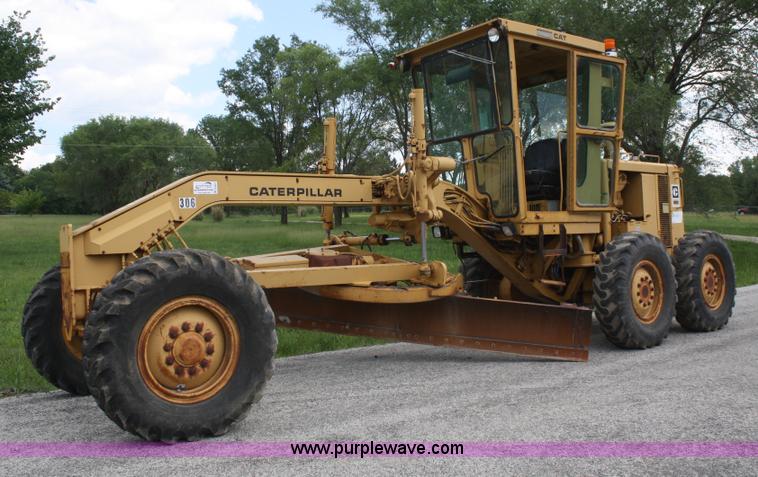 image for item B6624 1975 Caterpillar 120G articulating motor grader