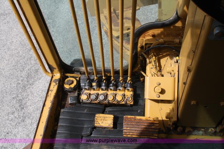 image for item B6624 1975 Caterpillar 120G articulating motor grader