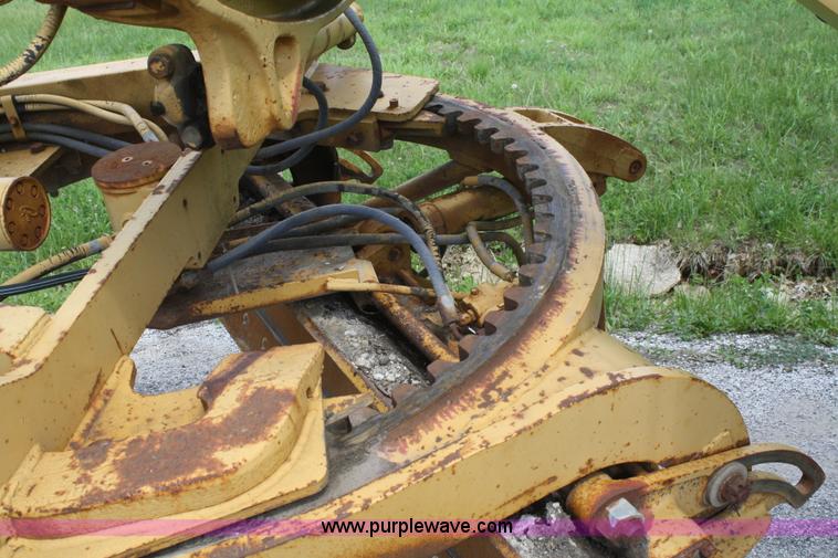 image for item B6624 1975 Caterpillar 120G articulating motor grader