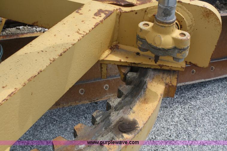 image for item B6624 1975 Caterpillar 120G articulating motor grader