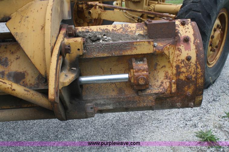 image for item B6624 1975 Caterpillar 120G articulating motor grader