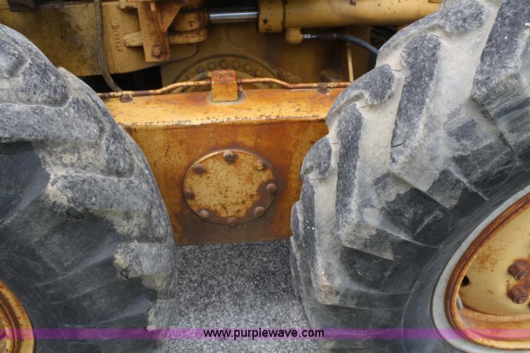 image for item B6624 1975 Caterpillar 120G articulating motor grader
