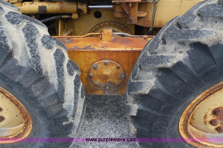 image for item B6624 1975 Caterpillar 120G articulating motor grader